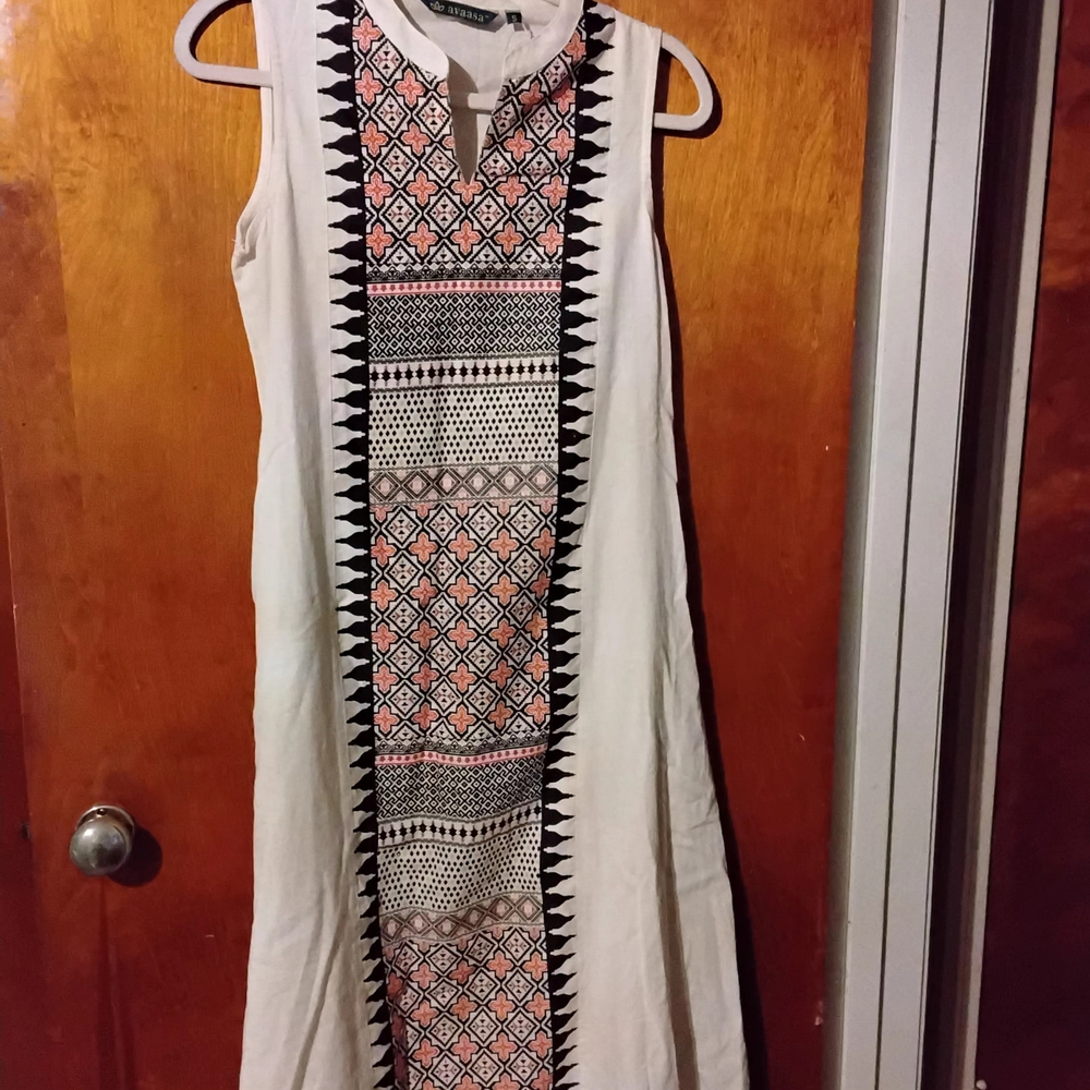 Black and White Sleeveless Sheath Dress with Mock Neck